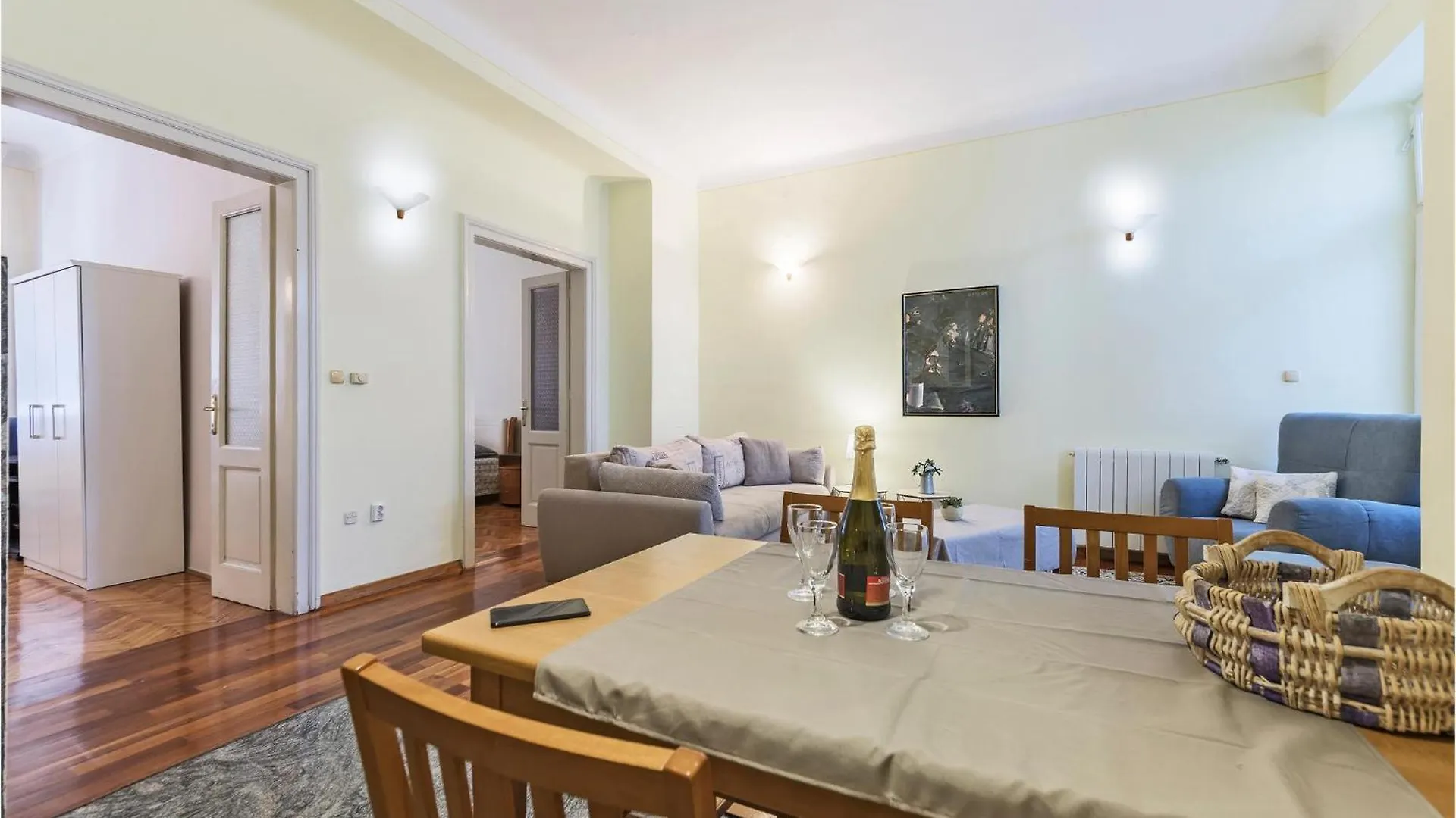 Lovely Apartment In Pula With Kitchen